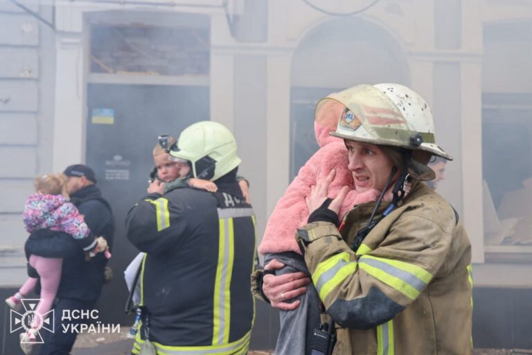 росіяни вдарили по дитсадку у Харкові: одна людина загинула, дітей евакуювали (ФОТО)