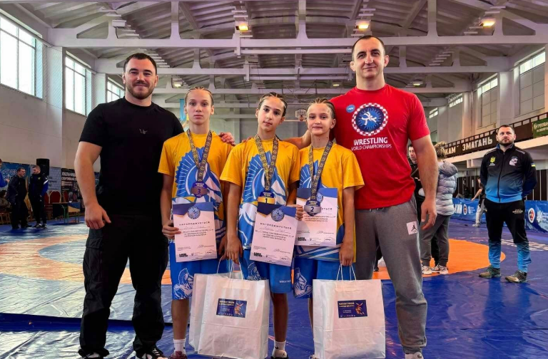 Прикарпатські борці вибороли 14 медалей на чемпіонаті України серед юнаків та дівчат (ФОТО)