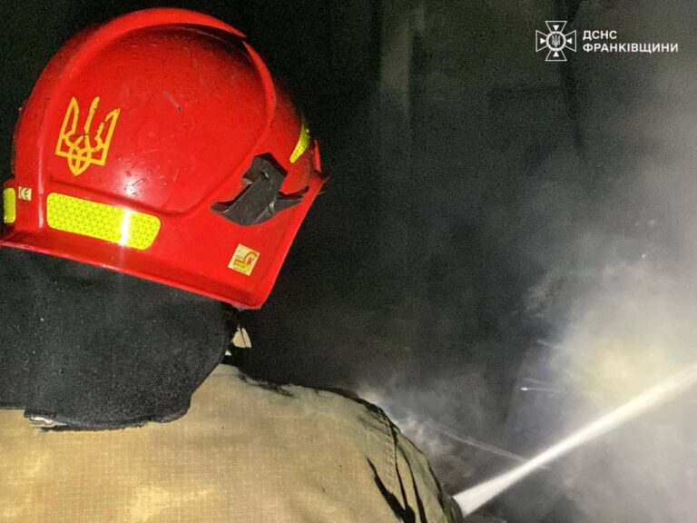 28 кілометрів подолали рятувальники до пожежі будинку на Косівщині: там є постраждалі