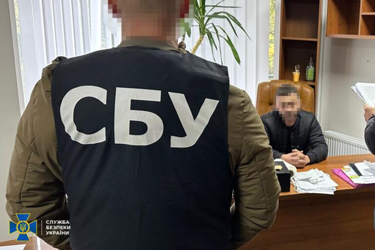 Прикарпатський адвокат заробив на “ухилянті” $7 000, навʼязавши йому свої послуги — правоохоронці (ФОТО)