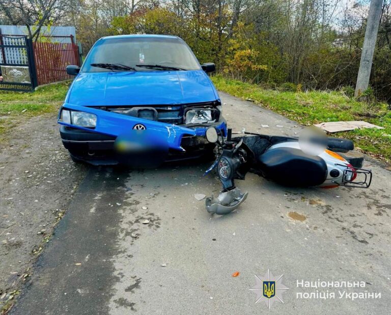 На Прикарпатті нетверезий водій збив жінку на скутері (ФОТО)