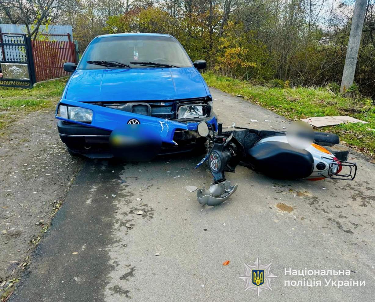 На Прикарпатті нетверезий водій збив жінку на скутері (ФОТО)