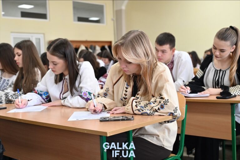 “Ото було швидкописання”: франківці поділилися враженнями від цьогорічного Радіодиктанту