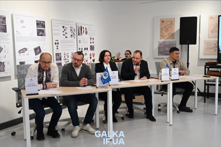 Без кворуму і грошей: у Франківську обговорили формування Держбюджету-2026 та проблеми малих громад (ФОТО)