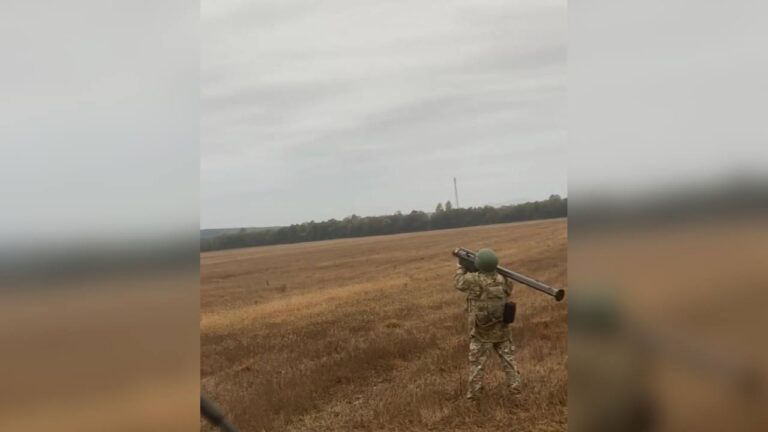 Прикарпатські воїни показали, як збили ворожий дрон під час ранкової атаки (ВІДЕО)