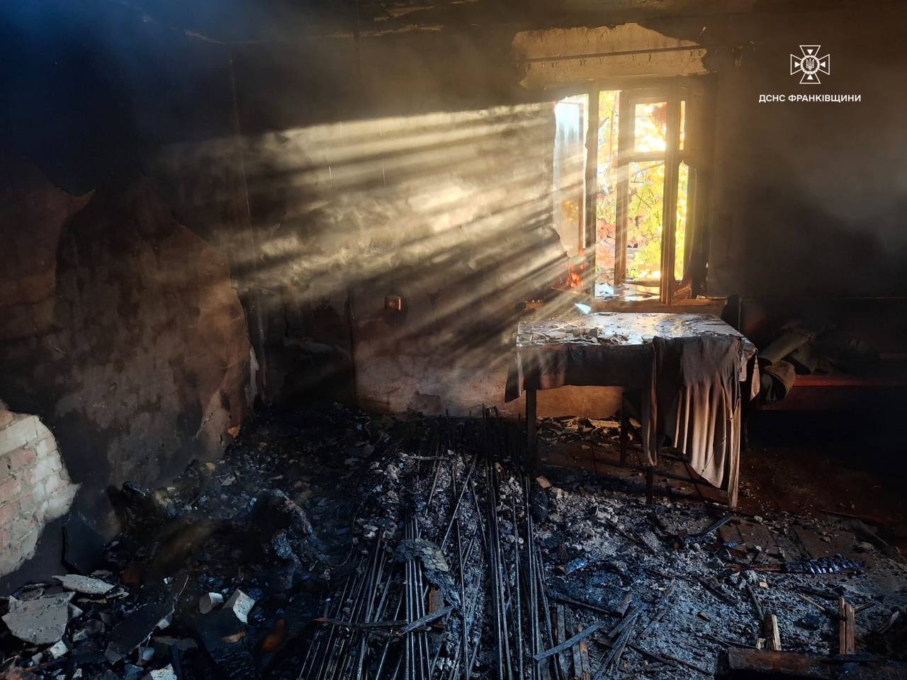 У Франківську під час пожежі в житловому будинку виявили тіло людини