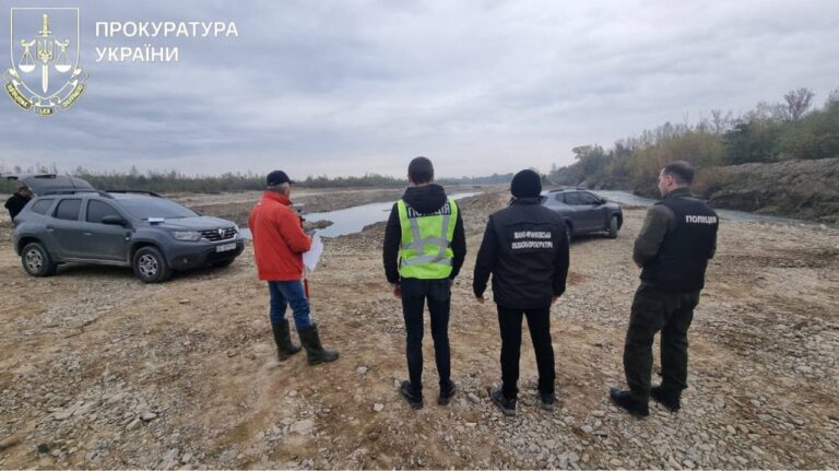 На Прикарпатті викрили незаконний видобуток гравію з русла Черемошу