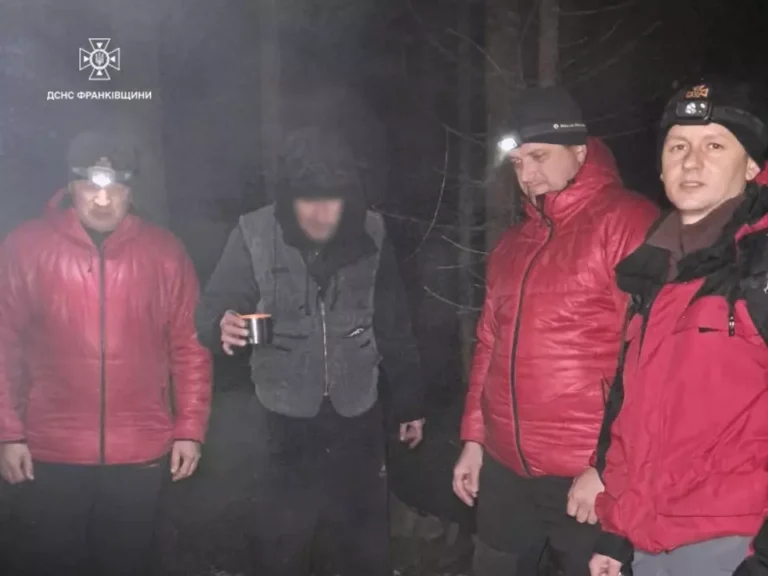 На Говерлі заблукав турист із Кропивницького: йому допомогли рятувальники