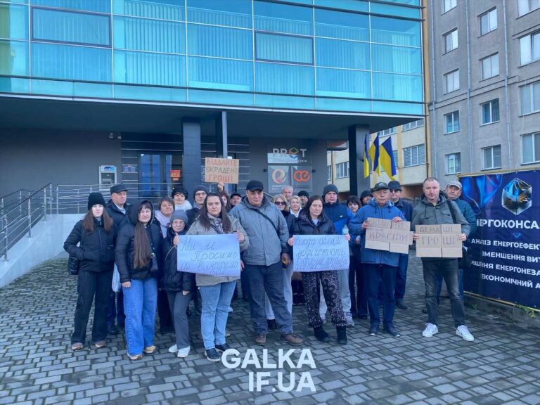 Власники СЕС перекривали дорогу біля “Прикарпатенерготрейд”: що відомо (ФОТО, ВІДЕО)