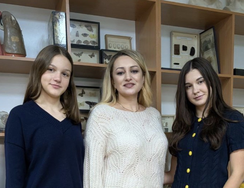 Органічні відходи та гідрогелеві пластирі: франківські школярки перемогли на Всеукраїнському конкурсі стартапів (ФОТО)