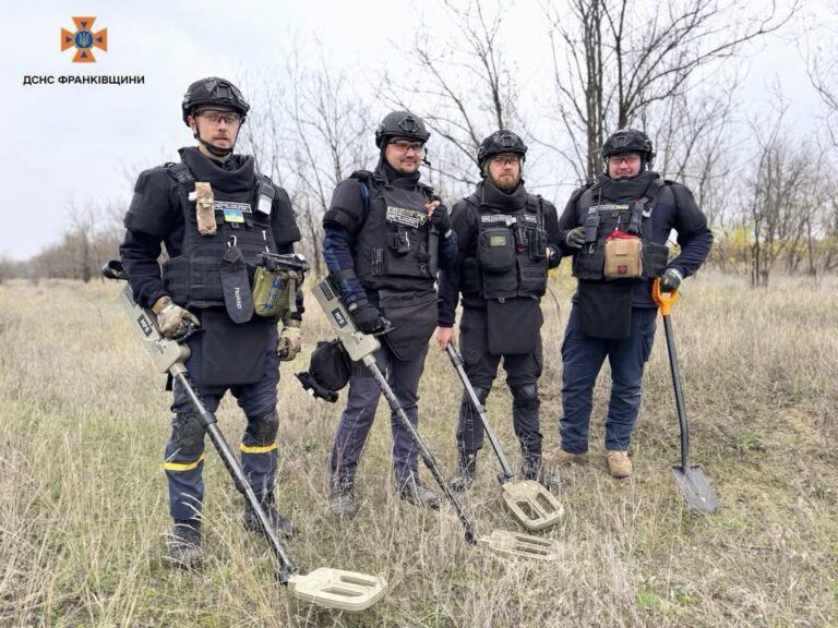 Прикарпатські сапери розмінували ще понад 6 гектарів Херсонщини (ФОТО)