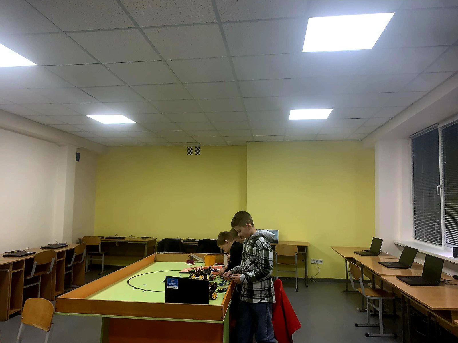 У Калуському ліцеї №10 облаштували навчальні лабораторії (ФОТО)