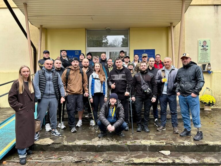 У Франківську відбувся чемпіонат з плавання серед ветеранів “Сталева хвиля”: участь взяли 38 воїнів (ФОТО)