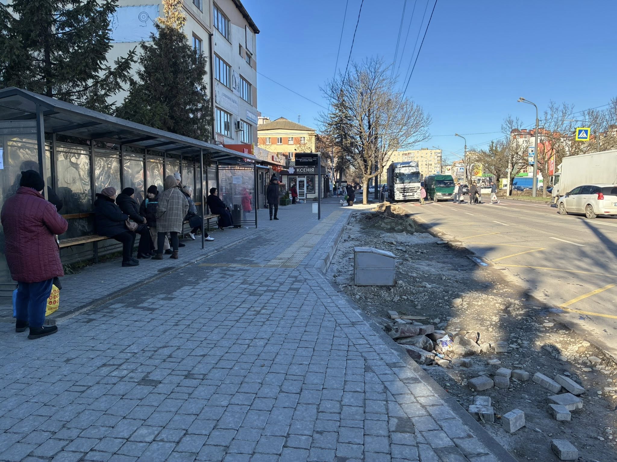 На Коновальця у Франківську облаштовують заїзну кишеню за понад 900 тис грн