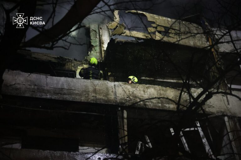 Унаслідок чергового комбінованого удару росіян по Києву: є загиблі