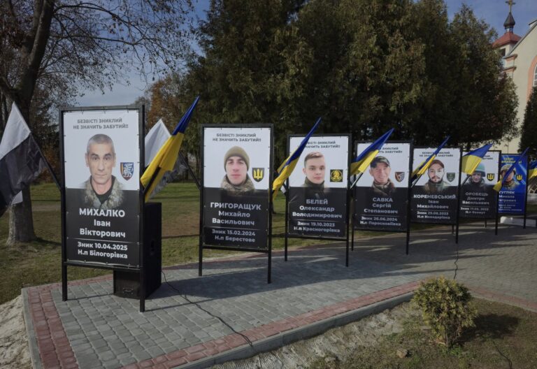 На Снятинщині відкрили Алею Надії з портретами безвісти зниклих військових (ФОТО)