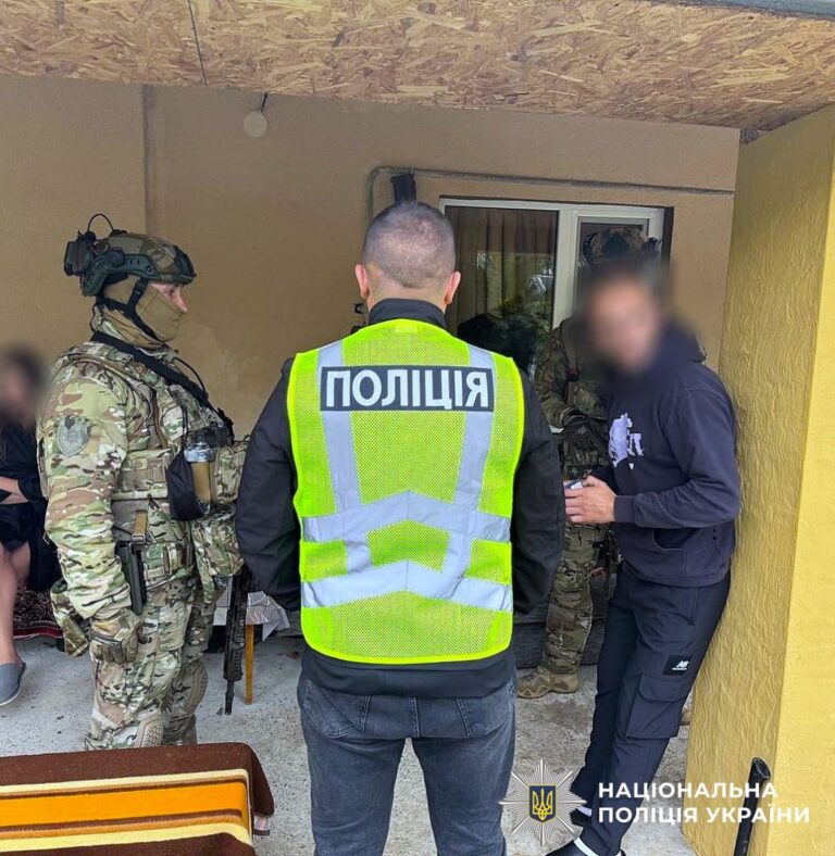 На Калущині викрили “кримінального лідера”: торгували психотропами та вибивали борги (ФОТО)