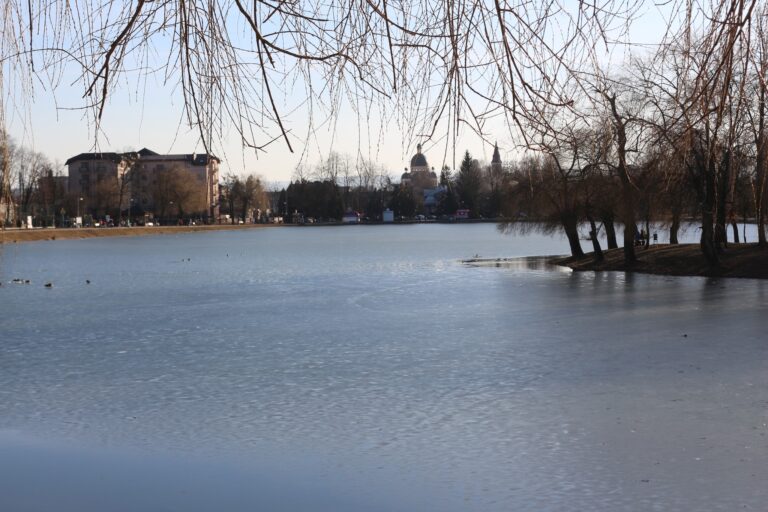 У Коломиї “помутніла вода” в озері імені Руфа: що підозрюють фахівці