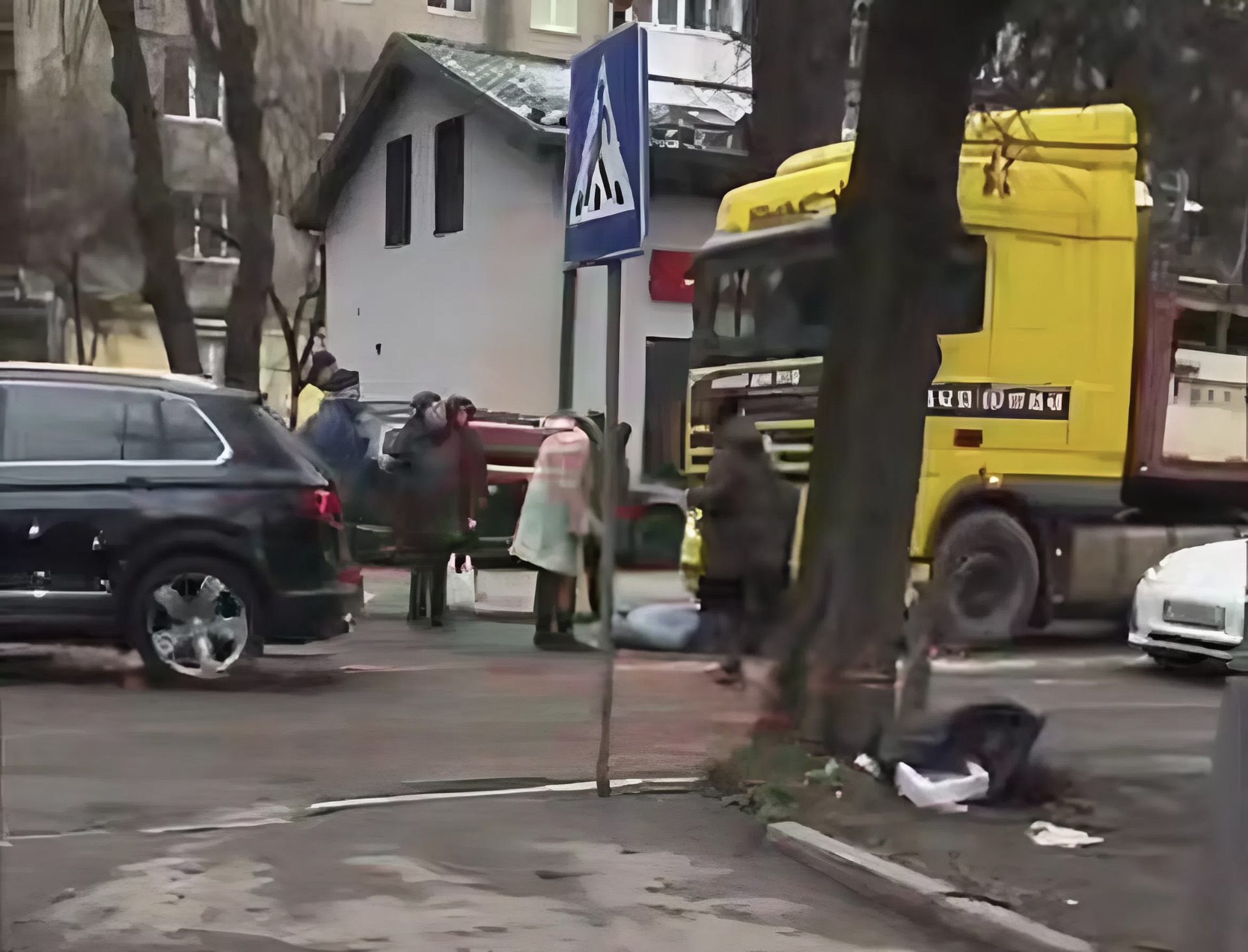 У лікарні помер пенсіонер, якого збила вантажівка на Коновальця (ФОТО)