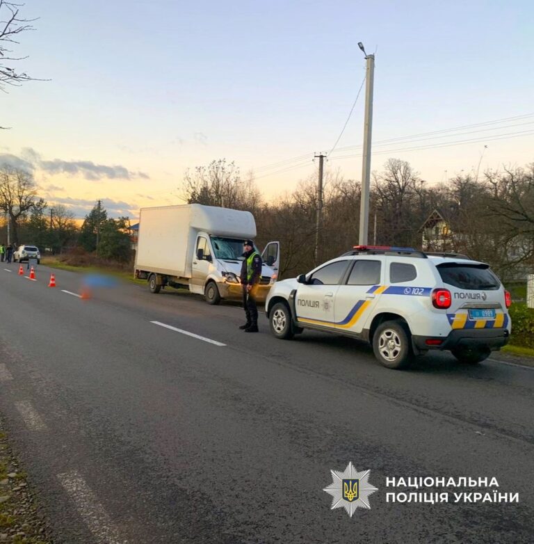 На Коломийщині під колесами вантажівки загинув велосипедист (ФОТО)