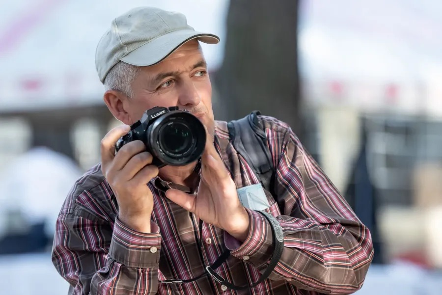 Суд оштрафував підлітка за побиття франківського фотографа Юрія Рильчука