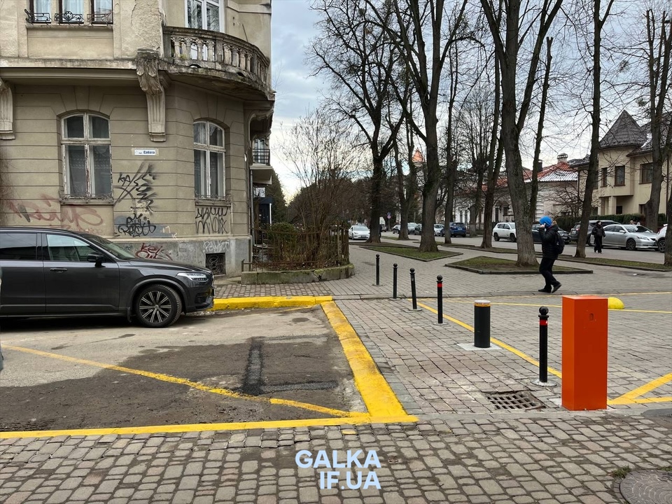 На Сабата — Шевченка нова розмітка та болард: що відомо (ФОТО)