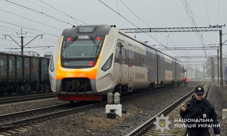 Під колесами потяга “Коломия – Рава-Руська” загинув 80-річний львів’янин (ФОТОФАКТ)