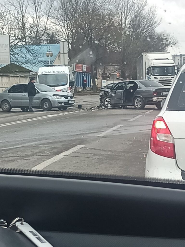 У поліції розповіли деталі ДТП на Петлюри з постраждалим (ФОТО З МІСЦЯ)