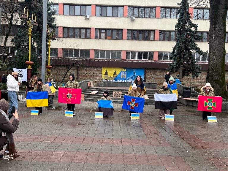 В Івано-Франківську пройшла акція-нагадування про військовополонених (ФОТО)