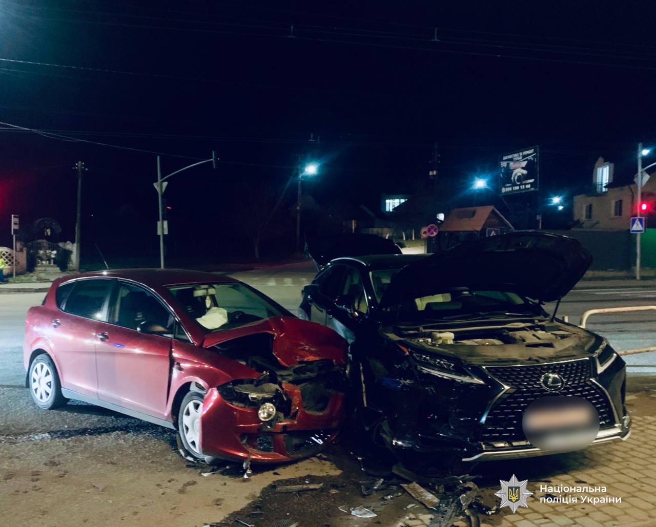 Під Франківськом зіткнулися Lexus та SEAT: рух ускладнений (ФОТО)