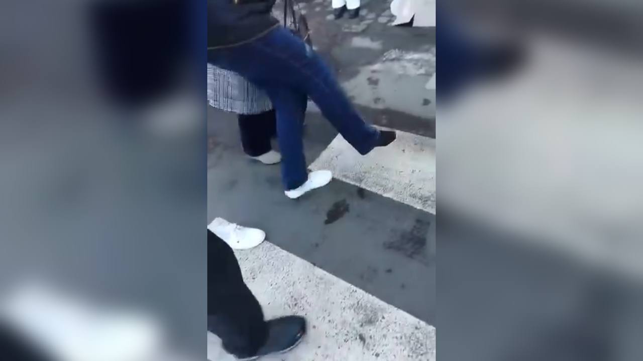 У Франківську під час протесту автомобіль наїхав на жінку (ВІДЕО)