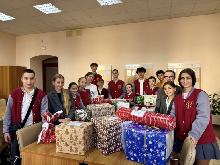 Учні франківського ліцею зібрали майже 130 тис грн для потребуючих дітей (ФОТО)