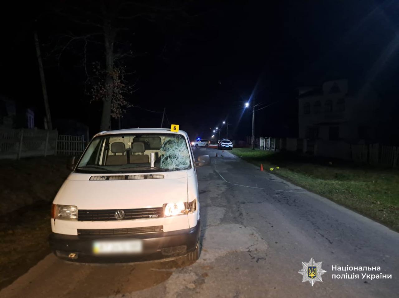 На Калущині Volkswagen, обганяючи Opel, на смерть збив пішохода (ФОТО)