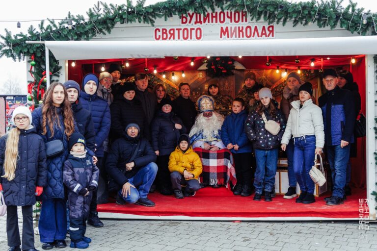 Від Святого Миколая до доісторичних велетнів: як гвардійці 50 полку створили казку для дітей героїв (ФОТО)