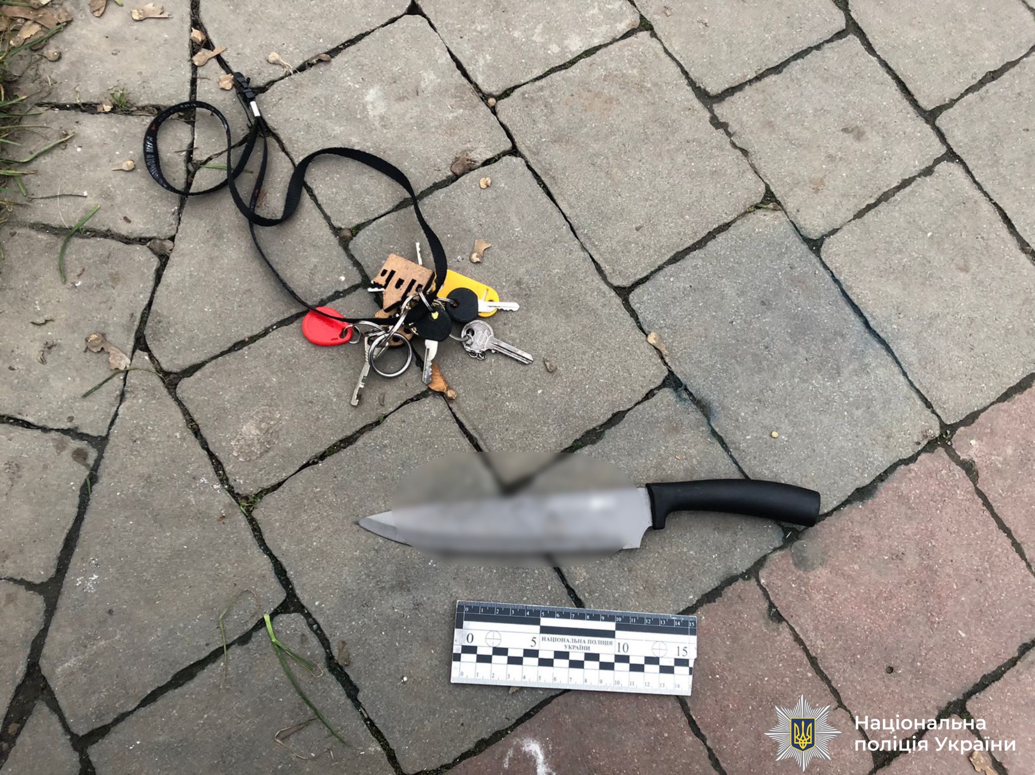 Жінка, яка напала з ножем на перехожих на Стуса, отримала підозру (ФОТО)