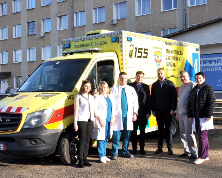 Богородчанській лікарні передали автомобіль швидкої медичної допомоги