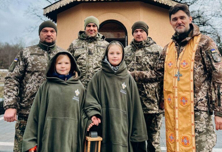 Пластуни передали Вифлеємський вогонь миру військовим на Прикарпатті (ФОТО)