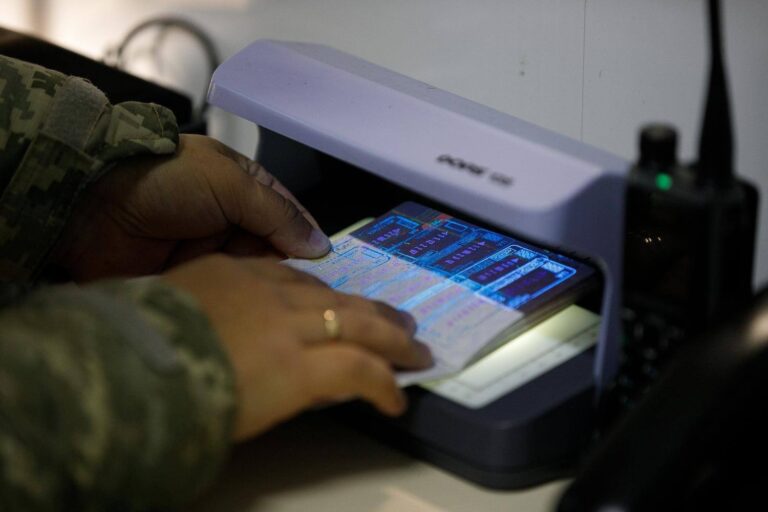 Франківець намагався виїхати за сфальшованими документами за кордон