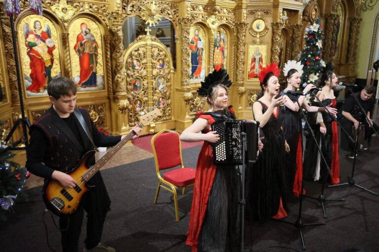 У Франківську стартував 17 міжнародний різдвяний фестиваль “Коляда на Майзлях” (ФОТО)