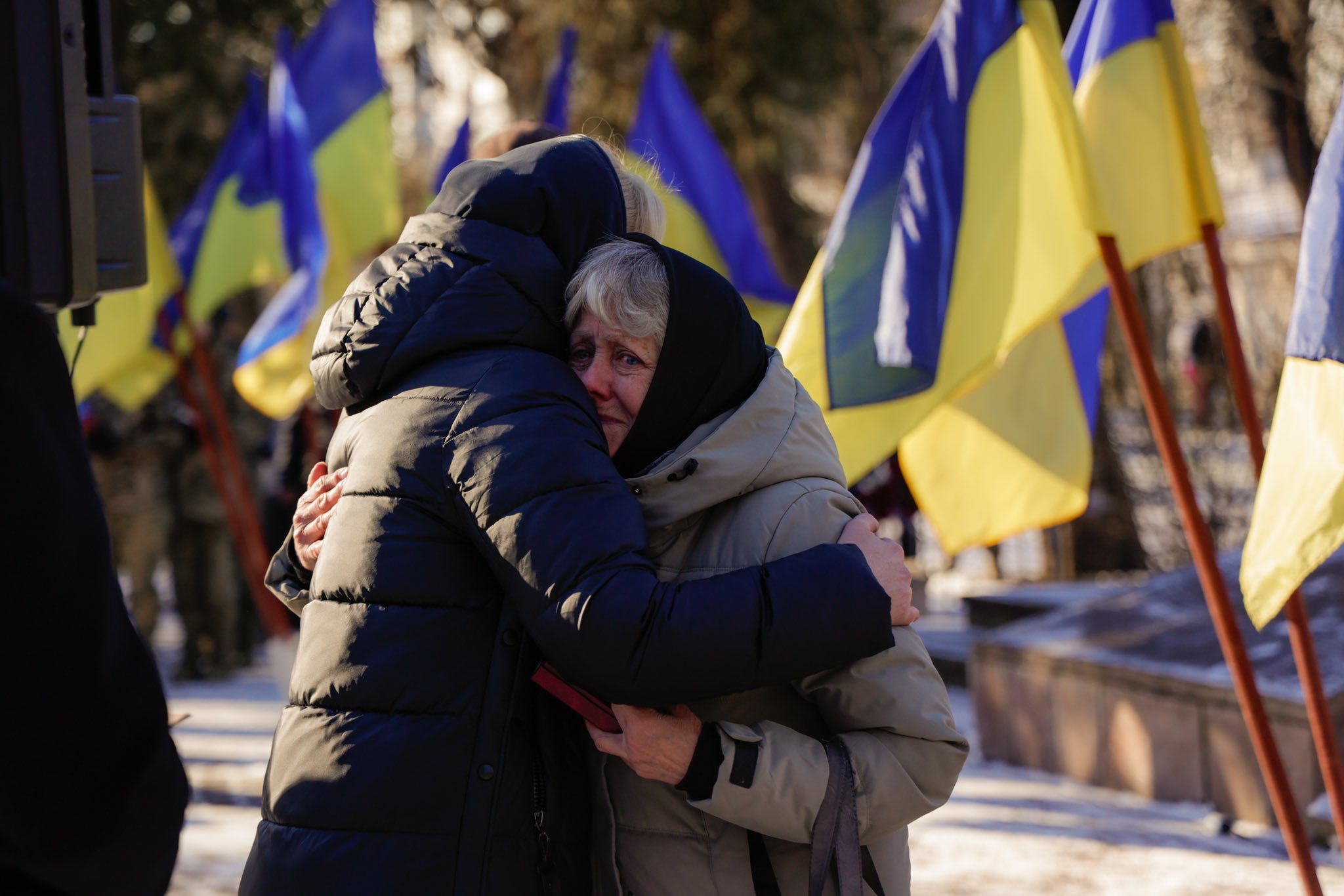 “Дзвін пам’яті” пролунав в Івано-Франківську: родинам загиблих військових вручили нагороди (ФОТО)
