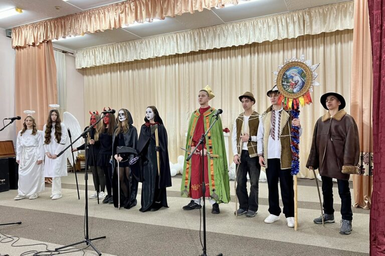 Учні калуського ліцею зібрали понад 31 тисячу гривень на дрони для ЗСУ (ФОТО)