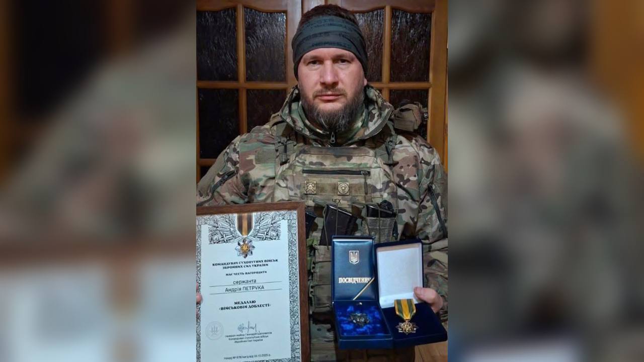 Сержант із Городенки Андрій Петрук отримав дві військові відзнаки за службу