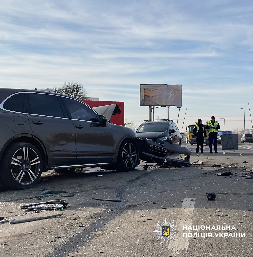 Виїжджав з “другорядної”: деталі смертельної ДТП на Надрічній (ФОТО)