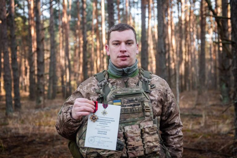 Військовослужбовця з Єзуполя нагородили “Золотим хрестом” Головнокомандувача ЗСУ