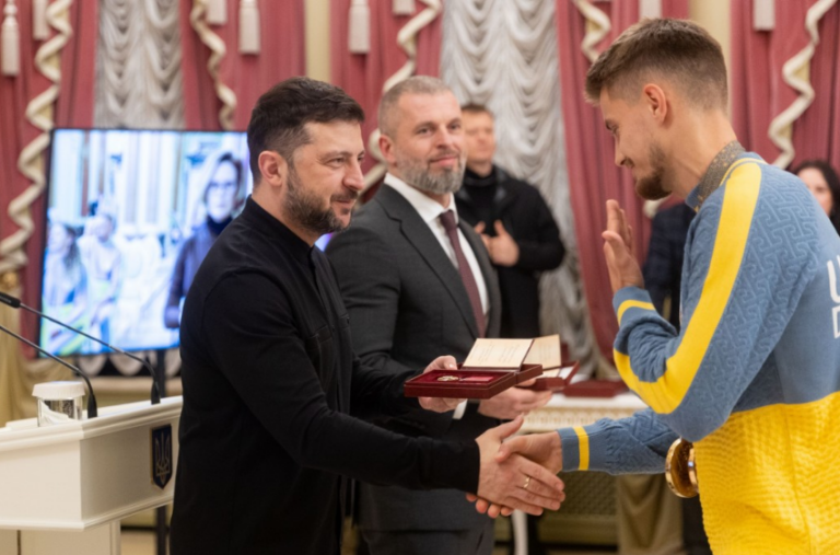 Зеленський відзначив нагородами прикарпатських дефлімпійців та їхнього тренера (ФОТО)