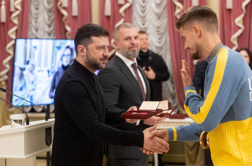 Зеленський відзначив нагородами прикарпатських дефлімпійців та їхнього тренера (ФОТО)