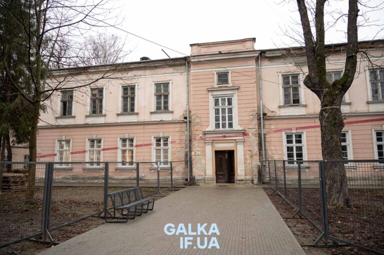 Палац Потоцьких: від розкішної резиденції до військового госпіталю — новий випуск “Франківських легенд” (ВІДЕО)