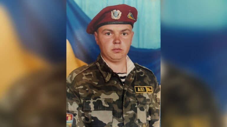 До смерті встиг побувати вдома та поговорити з мамою: історія полеглого прикарпатця Романа “Калини” Калинчука