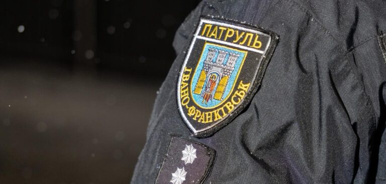 Порушив комендантську годину й тікав від патрульних: у Франківську зупинили ймовірно п’яного водія