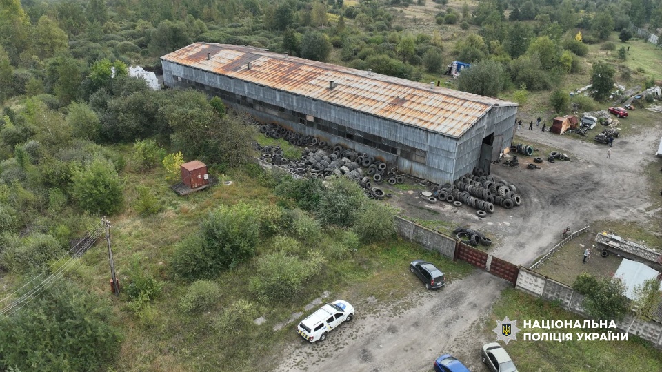 Директора підприємства у Хриплині оштрафували за забруднення землі відходами переробки шин